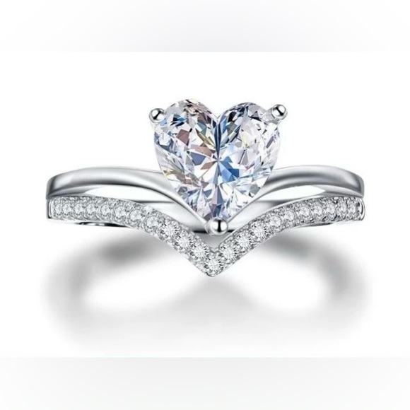 Exquisite White Sapphire 925 Sterling Silver Heart Shaped Ring Size 5 1/2 - Picture 2 of 15